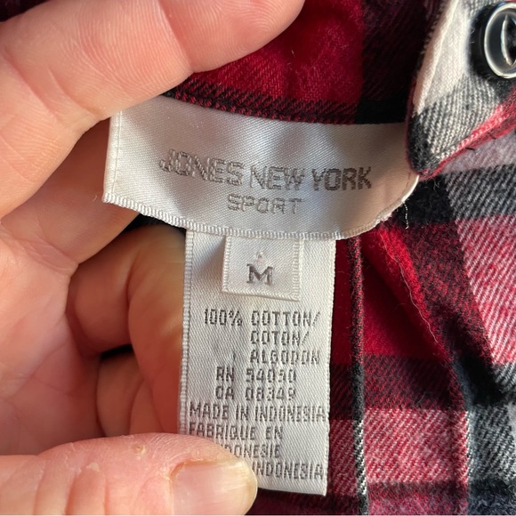 Jones New York Sport Red White Plaid Button Shirt Women Medium EUC - Picture 11 of 11
